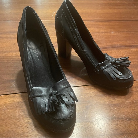 Black Tassel Heal - Picture 1 of 5